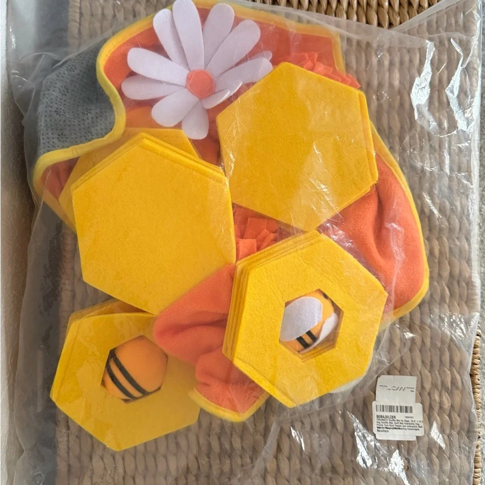 NEW Bee-Themed Honeycomb Snuffle Snuzzle Activity Mat w/ Squeakers for Small Dog